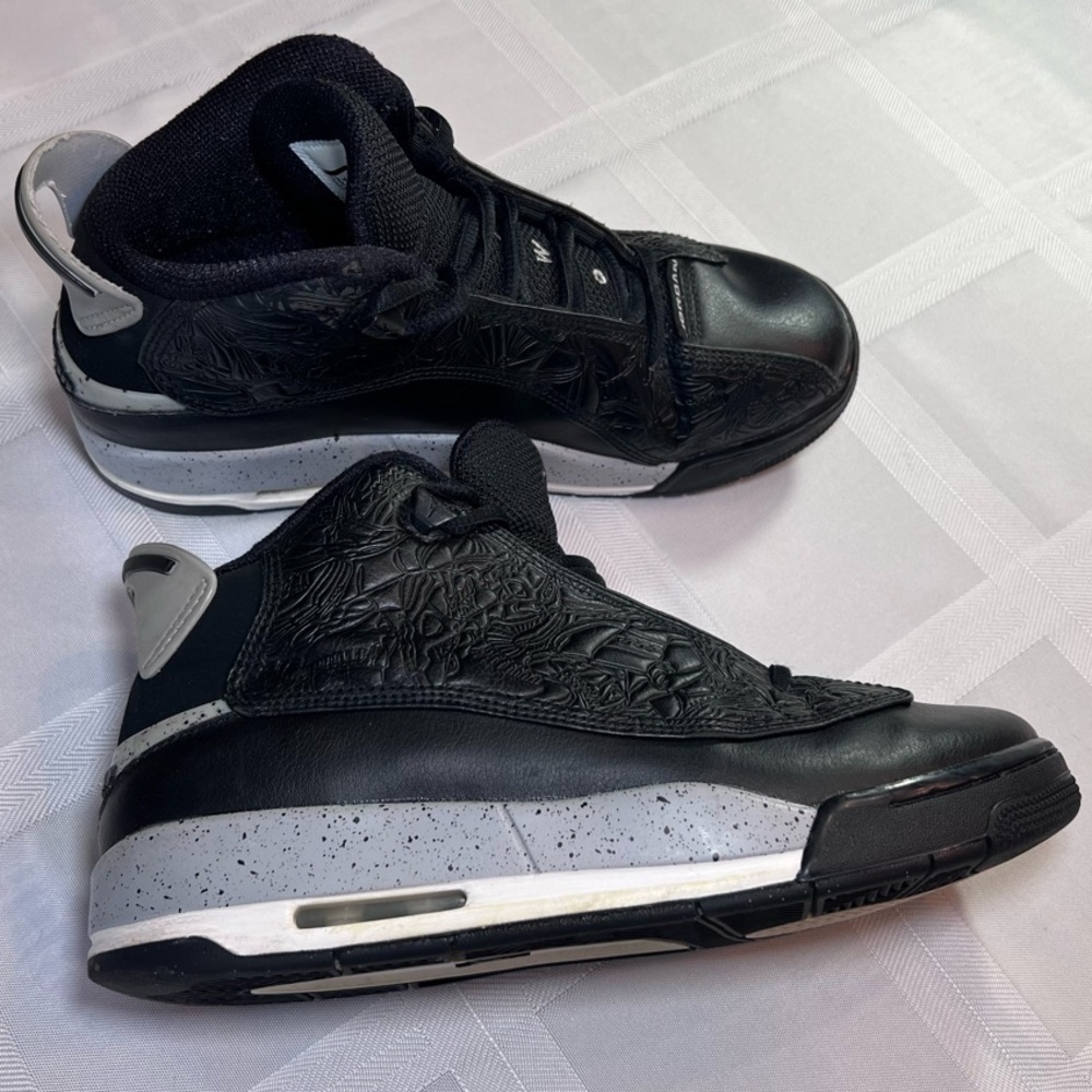 Youth Air Jordans Dub Zero GS Sneakers - Picture 2 of 15